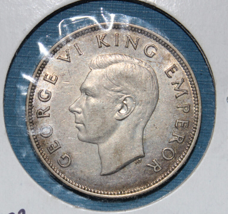 Read more about the article New Zealand 1941 Nice  1/2 crown   silver  AU++