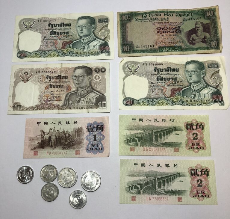 Read more about the article Vtg Asian Paper And Coin Currency Er Jiao Rupees Thai Baht King Rama IX Thailand