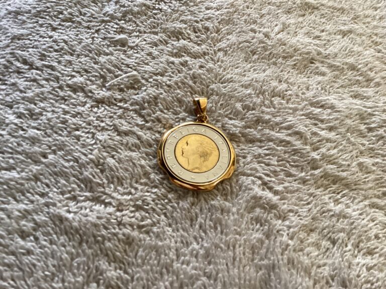 Read more about the article Italian 500 Lire Coin Charm Pendant w/Bale