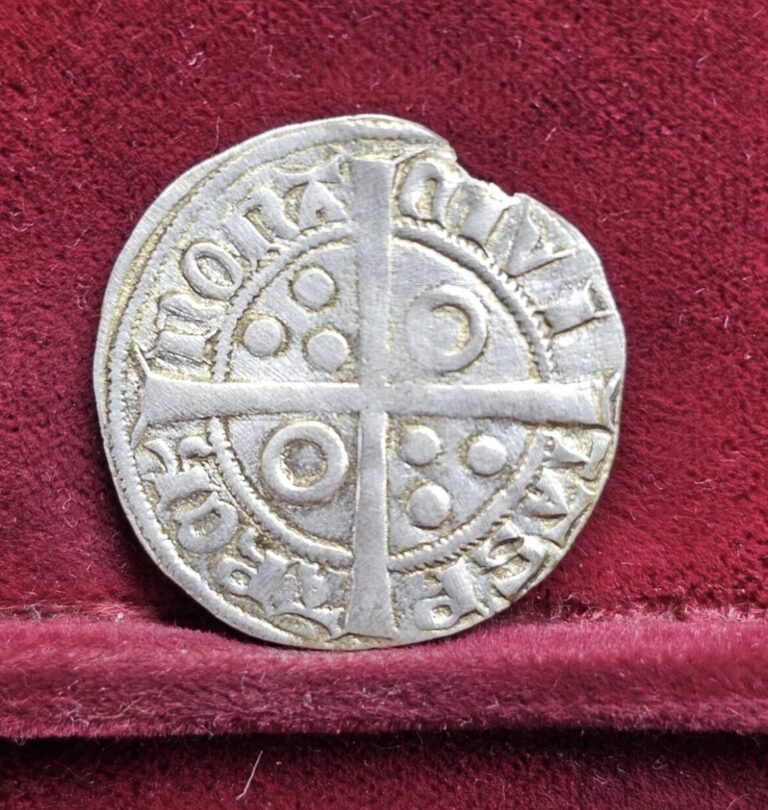 Read more about the article BIG 1200s 1 Reale Spanish Medieval Silver Old Coin Barcelona Crussaders Cross