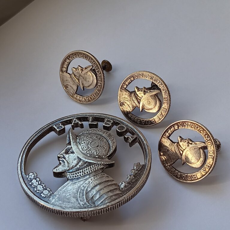 Read more about the article Panama Balboa 900 Silver Dollar Coin Cut Out Pin/Brouch and (3) Silver Earings