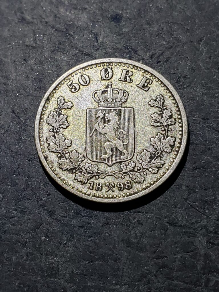 Read more about the article 1898 Norway SILVER 50 Ore Coin Scarce ~ Nice Details