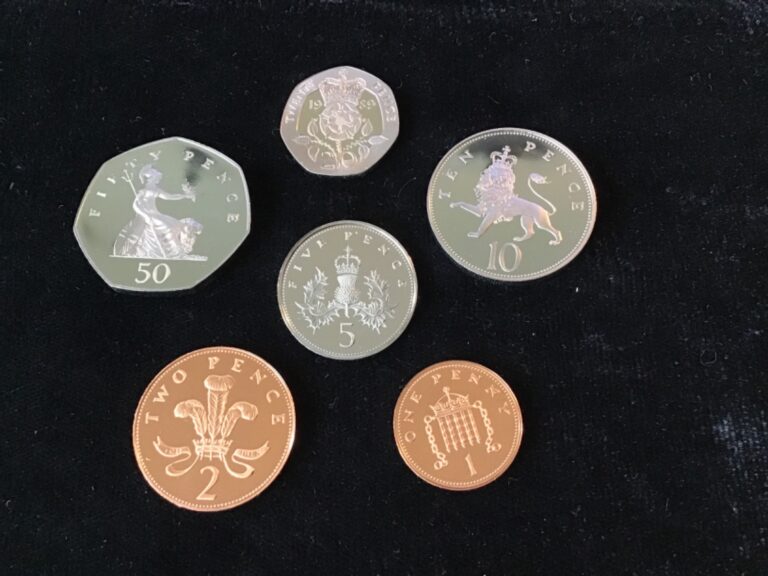 Read more about the article British UK Large Decimal Emblems Proof Coin Set 50 (1/2 Pound) 20 10 5 2 1 Pence