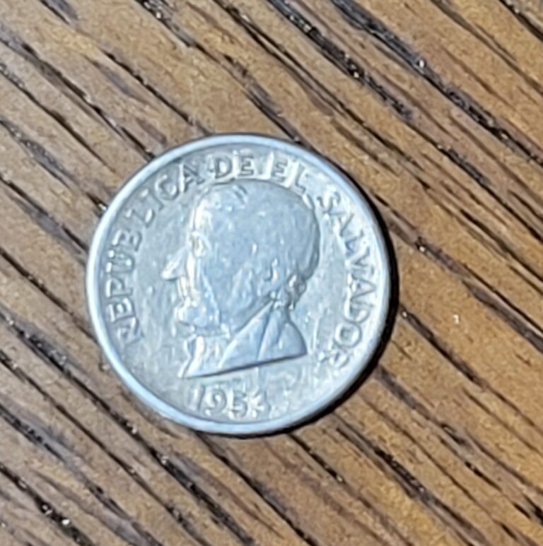 Read more about the article El Salvador 50 centavos 1953. Nice silver coin. 0.900. F/VF.