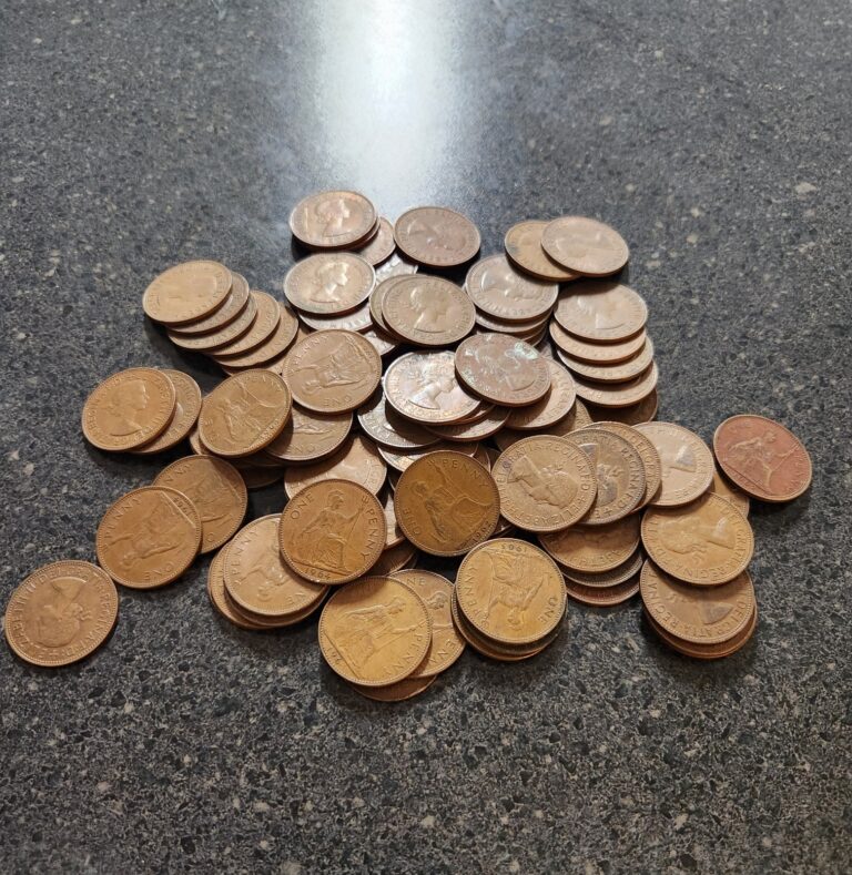 Read more about the article 1960s British Penny coin Queen Elisabeth II- 100% Bronze
