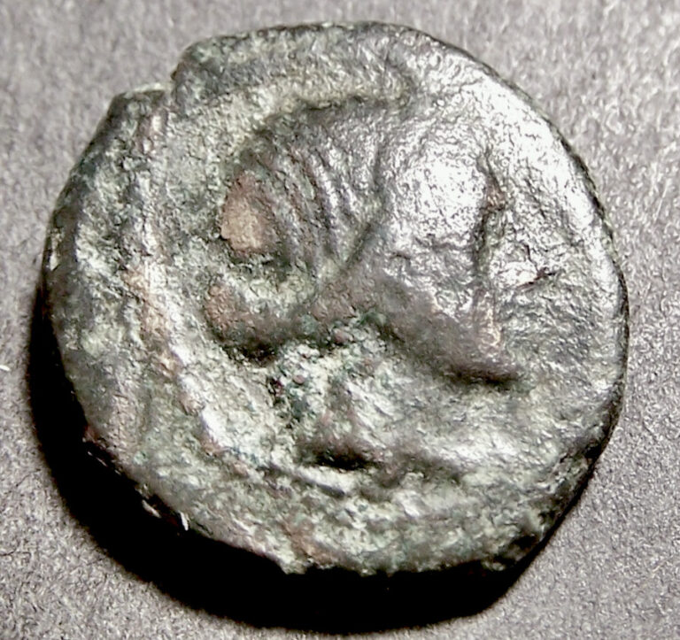 Read more about the article Ancient Greek Coin  ARTEMIS  the Moon Huntress w/ Quiver  187-31 BC  17mm