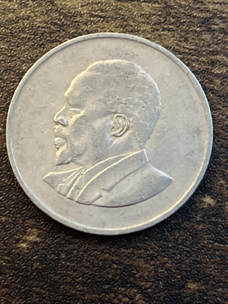 Read more about the article 1968 Kenya Kenyan One 1 Shilling Kenyatta Lions in Arms Actual Coin TB3612*