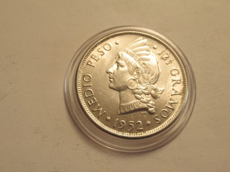 Read more about the article 1952 Dominican Republic Silver Medio Peso w/capsule  great details!