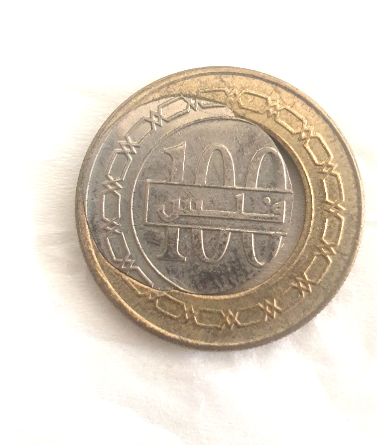Read more about the article KINGDOM OF BAHRAIN  RARE 100 FILS COIN   MINT ERROR 2014