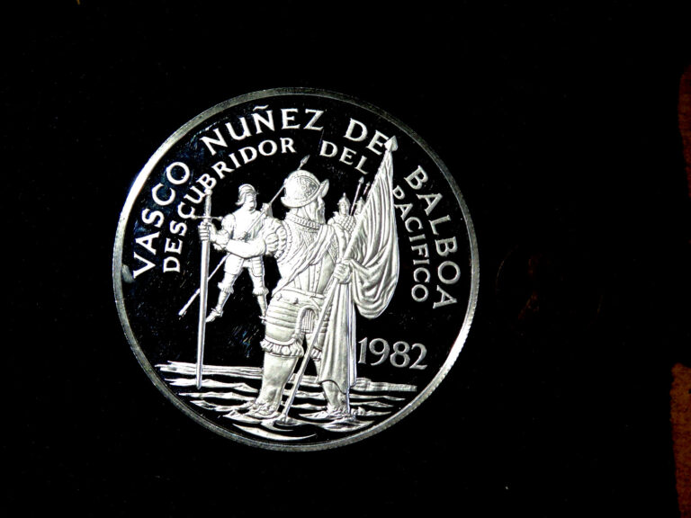 Read more about the article AWESOM 1982 PANAMA 20 BALBOA LARGE SILVER COIN M24
