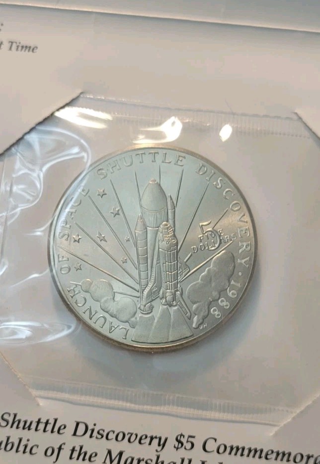 Read more about the article 1988 Marshall Islands 5 Dollars  The Space Shuttle Discovery Commemorative Coin
