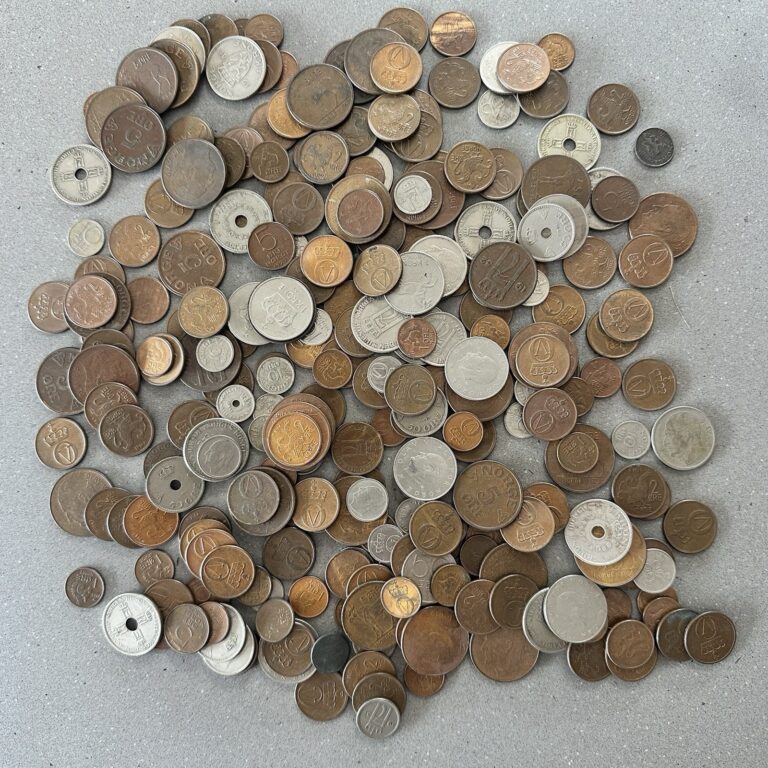 Read more about the article NORWAY 2.5 Lbs. Lot of Coins – Actual Coins In Photo