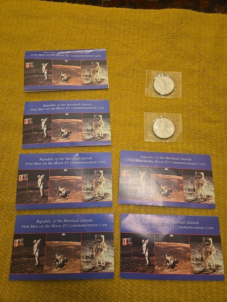 Read more about the article (LOT 9) 1989 Man On the Moon Republic of Marshall Islands $5 Commemorative Coin