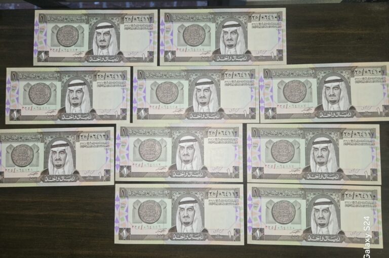 Read more about the article Lot of 10 — Uncirculated 1977 Saudi Arabia 1 Riyal Banknotes (1397 AH)