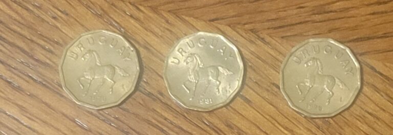 Read more about the article Uruguay lot of 5 coins. Nice  see pictures.