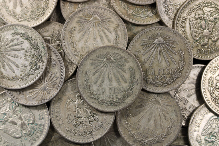 Read more about the article (1) 1920 Mexico Silver Coin Un Peso Cap and Rays .720 Fine Silver Plata
