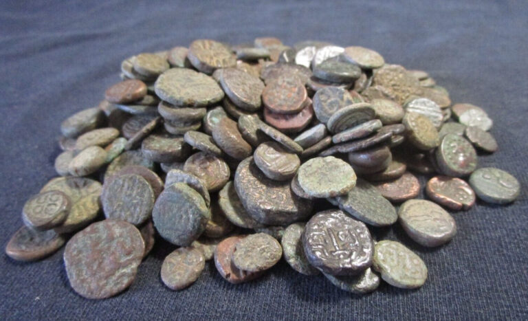 Read more about the article India-Nayaks  Tanjore  Sivaganga Rajas  Maduri MIXED LOT OF 4 COINS