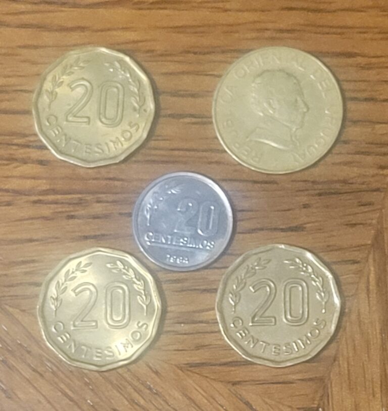 Read more about the article Uruguay lot of 5 coins. Nice  see pictures.