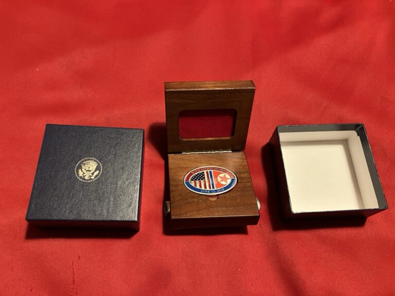 Read more about the article POTUS Donald Trump SINGAPORE SUNMIT w/ DPRK Kim Jong Un Challenge Coin with Box