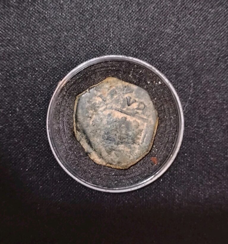 Read more about the article Spanish Colonial Pirates 8 Maravedis Cob Coin