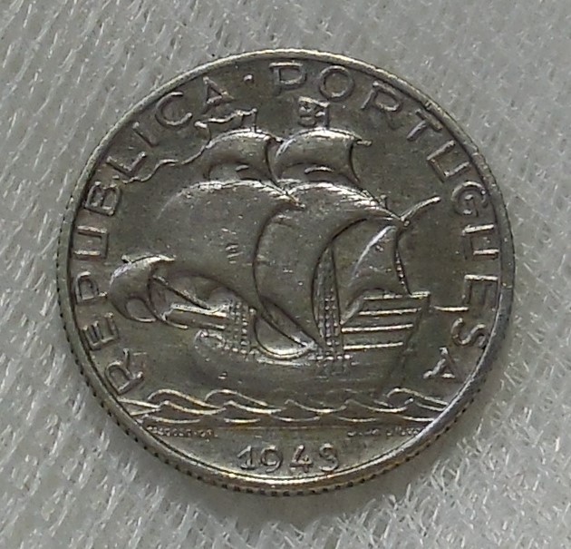 Read more about the article 1943 PORTUGAL 2-1/2 ESCUDOS SILVER COIN