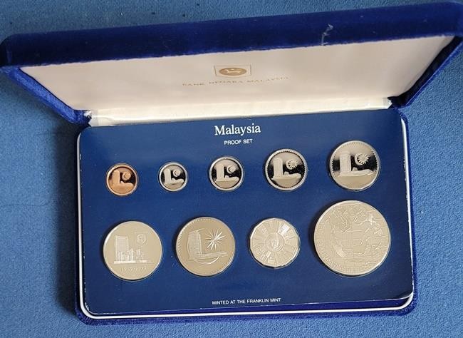 Read more about the article 1979-1980 Malaysia 9 Coin Proof Set with Silver Proof coins org box certificate