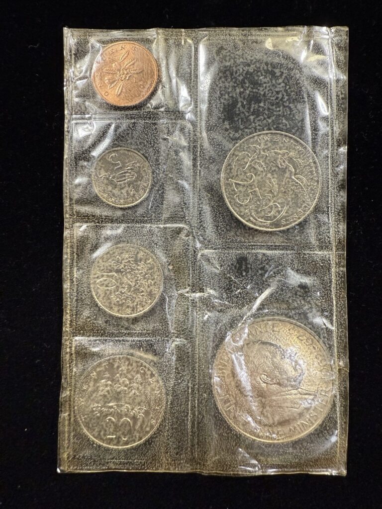 Read more about the article 1969 Jamaica 6 Coin Uncirculated Coin Set In Original Plastic No Box No COA #375