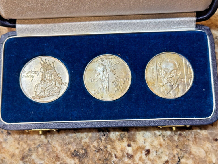 Read more about the article 1976 HUNGARY MUNKÁCSY DERKOVITS MERSE ANTIQUE SILVER PROOF 200 FORINT COIN SET