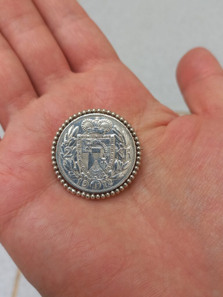 Read more about the article 2 Crowns 1912 John II Prince of Liechtenstein Coin Brooch Pin