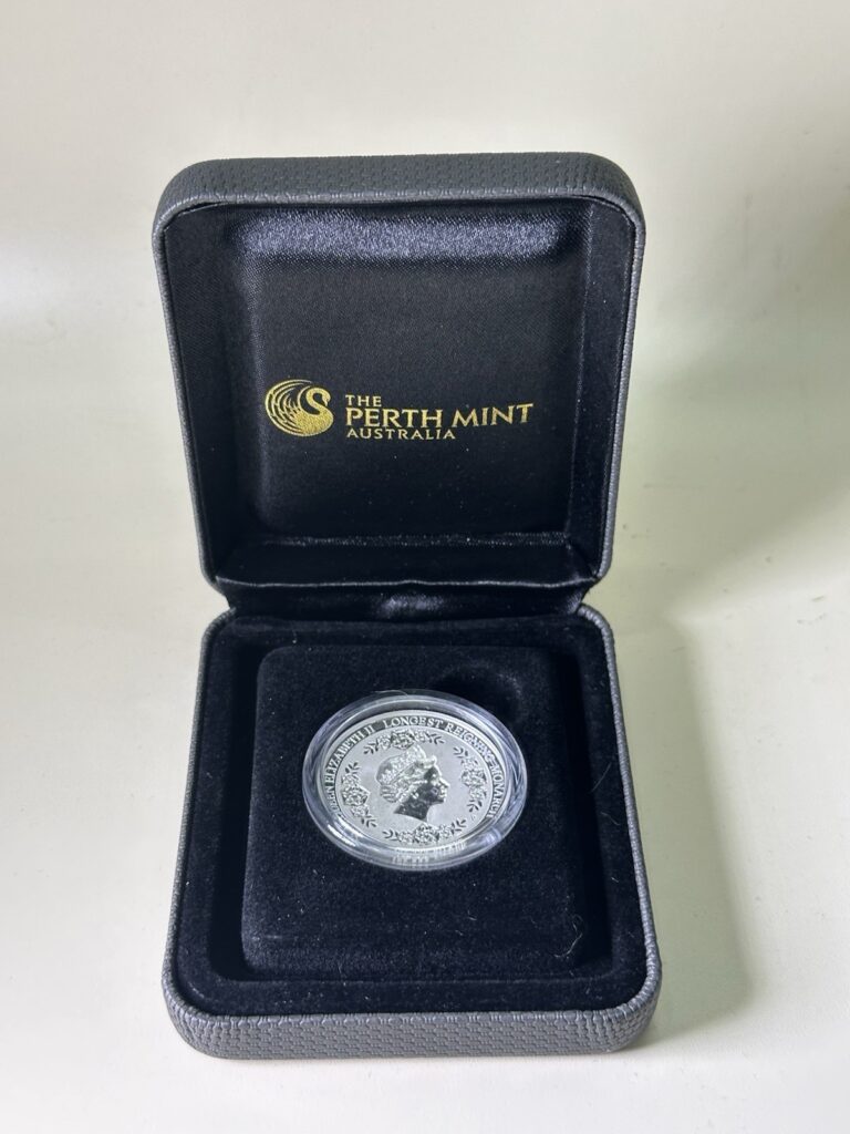 Read more about the article 2015 Australia Longest Reigning Monarch $1 Silver Proof Coin W/Box