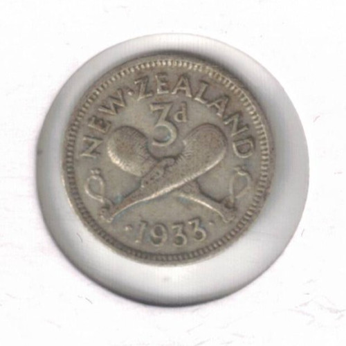 Read more about the article 1933 New Zealand Circulated Silver Three Pence KGV and Crossed Patu Coin!
