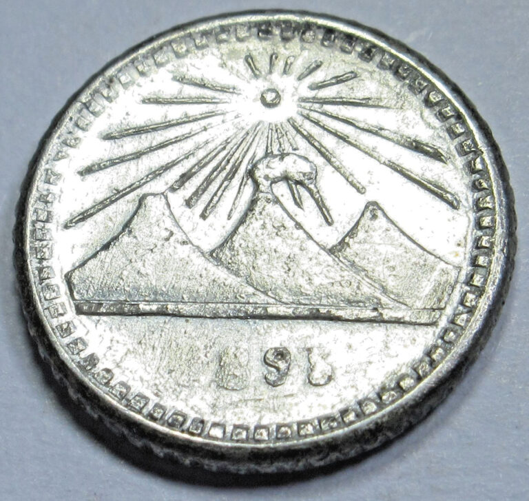 Read more about the article 1898/7  Guatemala 1/4 Real Genuine Antique Sun Over Mountains Guatemalan Coin