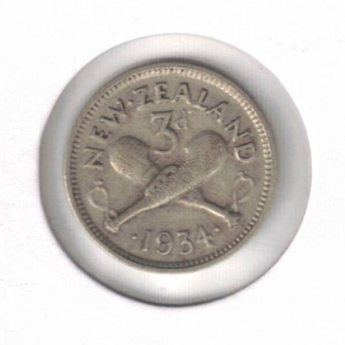 Read more about the article 1934 New Zealand Circulated Silver Three Pence KGV and Crossed Patu Coin!
