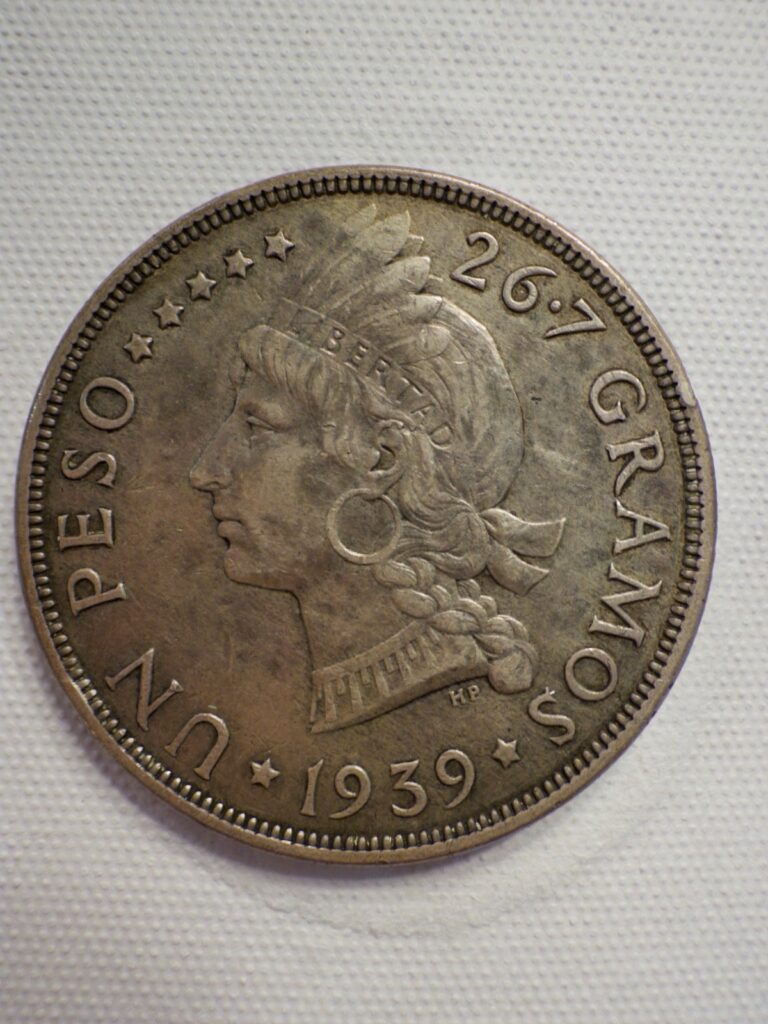 Read more about the article Dominican Republic 1939 silver one peso  AU details  Not Cleaned  15 000 Mint