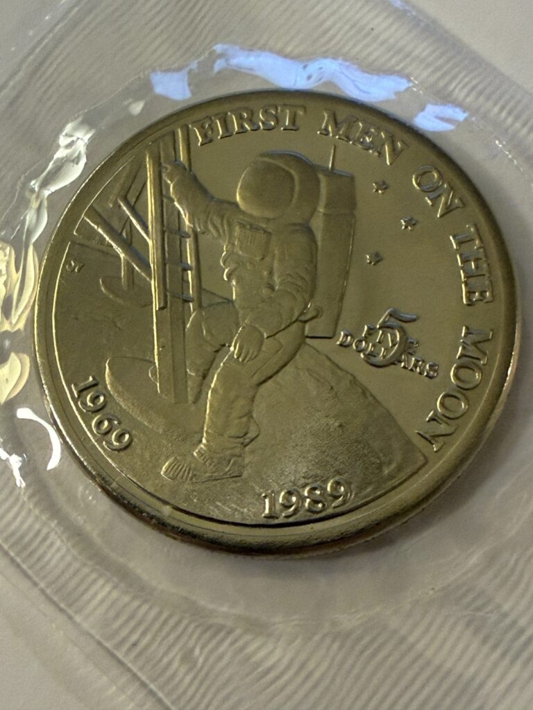 Read more about the article 1969 1989 Marshall Islands $5 First Men On The Moon Commemorative Coin #2