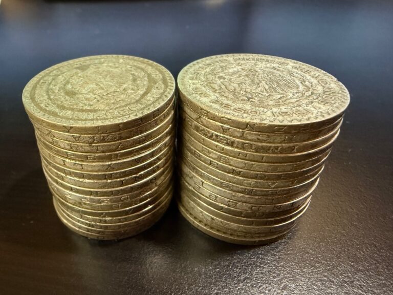 Read more about the article Lot of 30 Mexico’s Last Silver Coin – The 1957-1967 Un Peso 10% Silver
