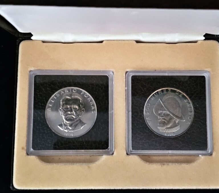 Read more about the article 1976 Panama Mint Set ✦ 1 And 5 Balboa ✦ Rare Mule Errors w/ .925 Silver Ley Rev.