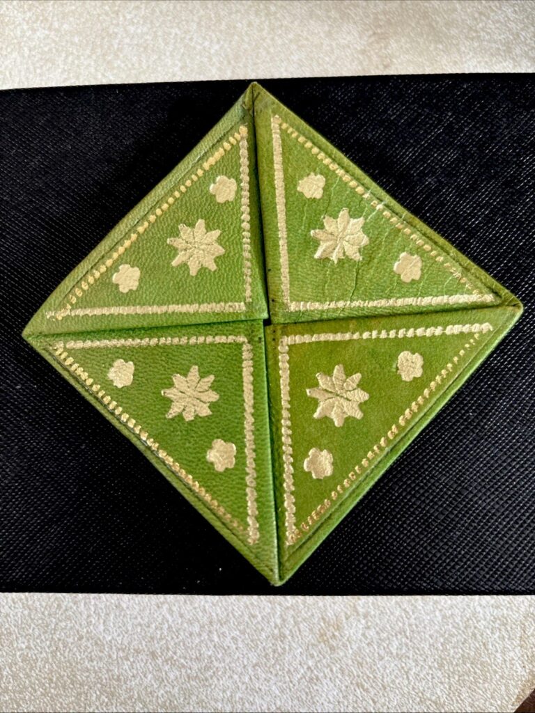 Read more about the article Moroccan Folding Coin Purse Leather Handmade Pocket Unisex XSmall Light Green