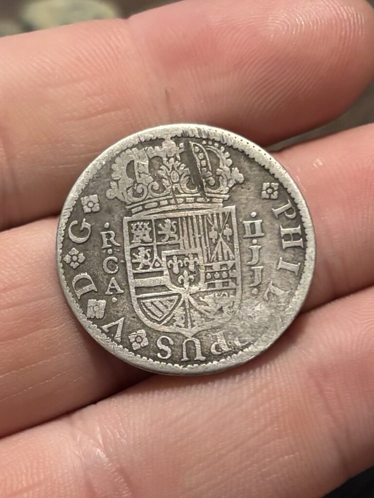 Read more about the article 1723 2 Reales Cuenca Mint Spanish Colonia Silver Old Coin Pirate Era Lion Castle